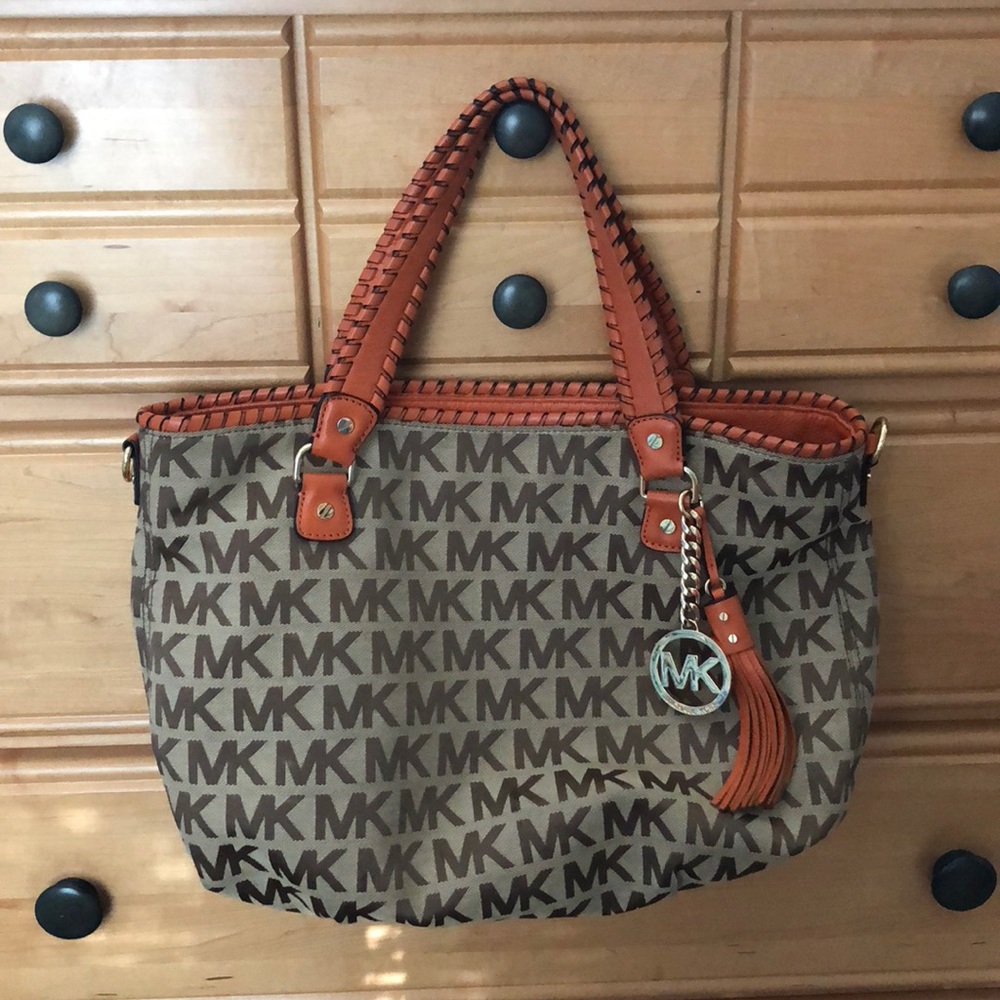 Micheal Kors purse